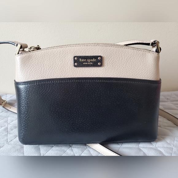 Kate Spade New York | Warm Beige & Black Jeanne Leather Crossbody Bag - Picture 3 of 16
